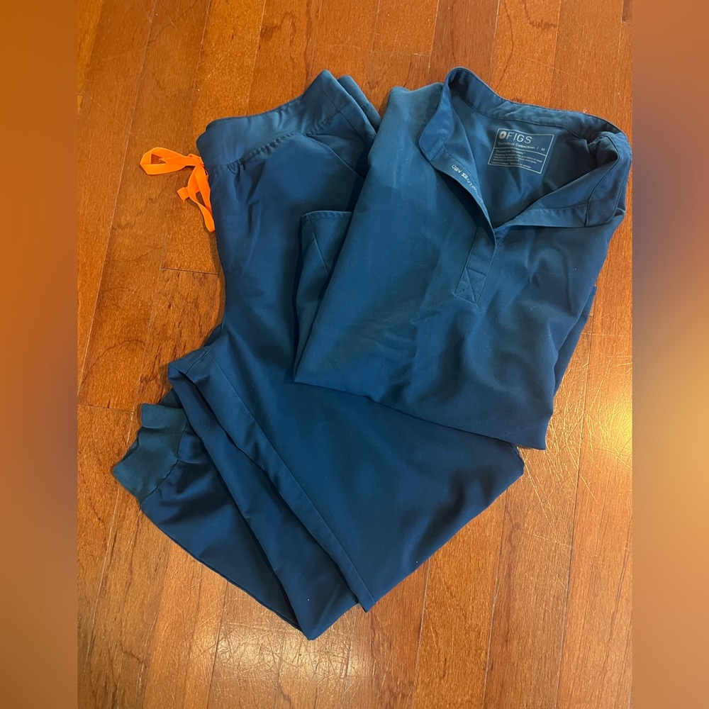 Figs scrubs set